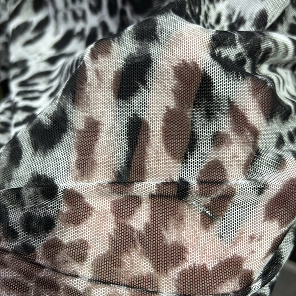 Jordan Taylor Leopard print,sheer,light,round V-cut neck,long sleeve top/coverup - Picture 3 of 13